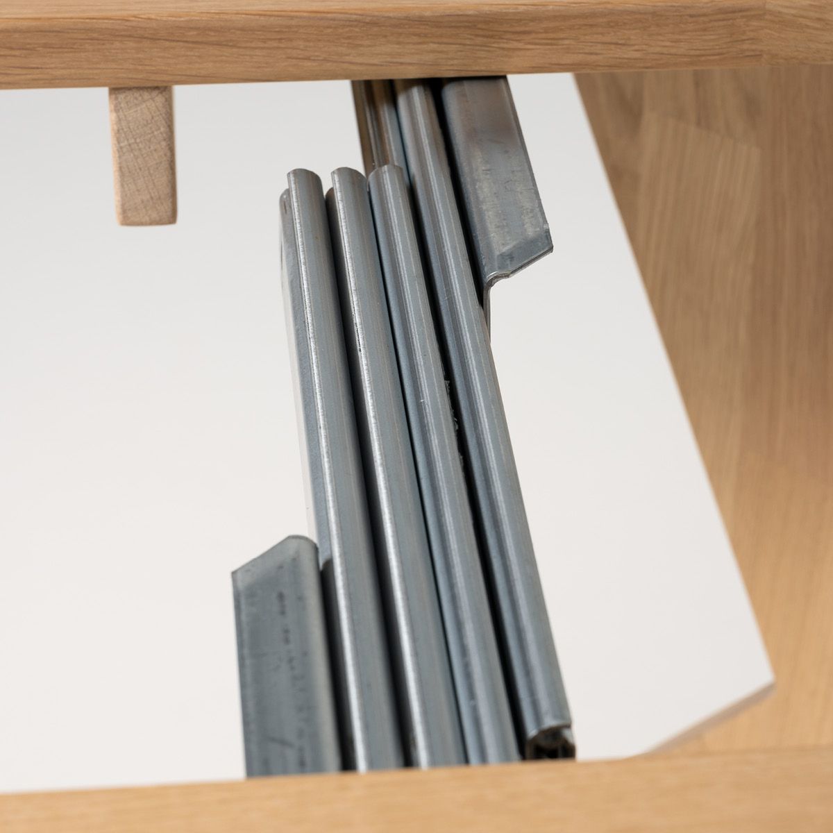 Aspen rundt spisebord ø120 (220) med 2 tilleggsplater hvitoljet heltre eik