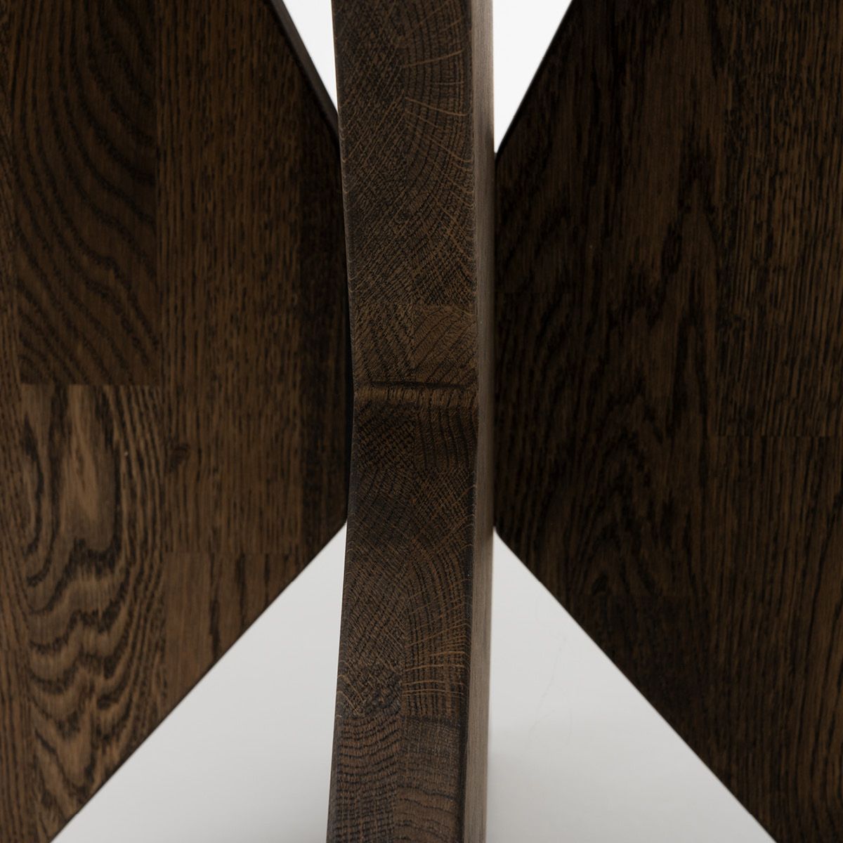 Aspen rundt spisebord ø140 (240) med 2 tilleggsplater røkt heltre eik